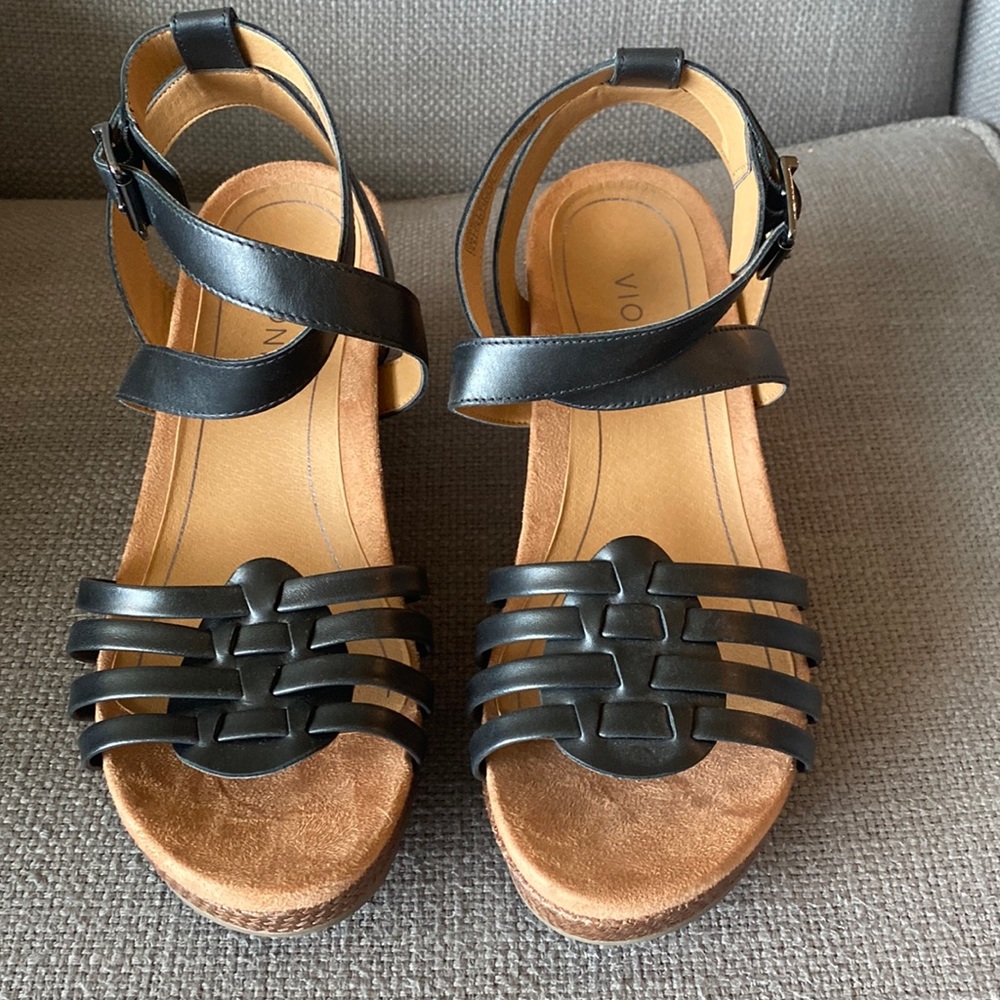 Vionic wedges
